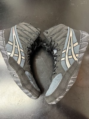 Defective ASICS Aggressors Black/Silver Size  10