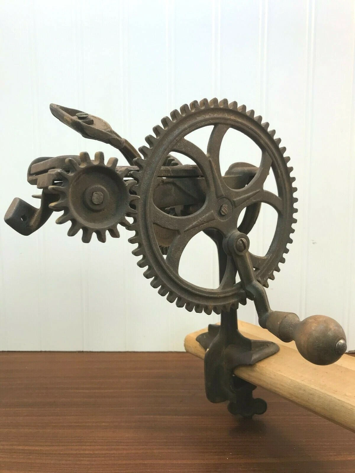 ANTIQUE READING 76 TURN TABLE CAST IRON APPLE PEELER PARER 2 PIECE W/ PUSH OFF