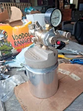 BINKS- 1 QT PRESSURE CUP