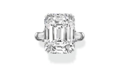 15 CT White Emerald Cut Simulated Diamond Three Stone Elizabeth 925 Silver Ring