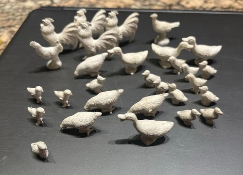 Vintage farm playset chickens-ducks-roosters-chicks-ducklings-Marx ?