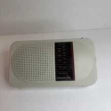 Soundesign Vintage AM/FM Portable Radio Model 2204 SGY Dual Power White Open Box
