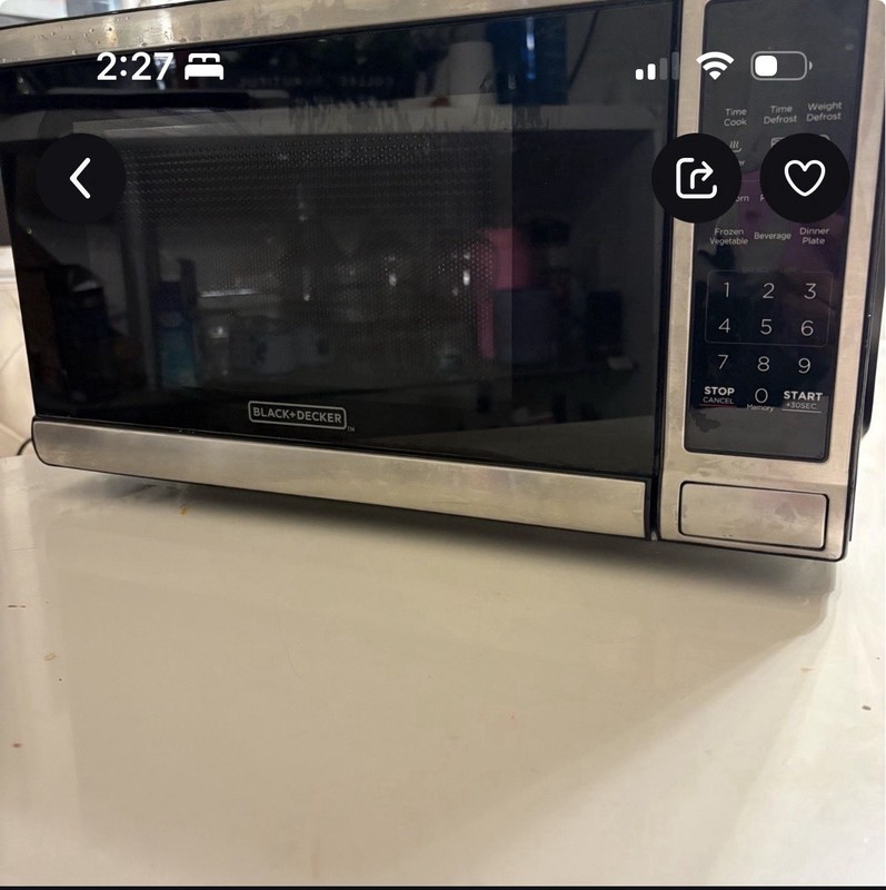BLACK+DECKER EM720CB7 0.7 cu ft Countertop Microwave 700W SS/Black Timer