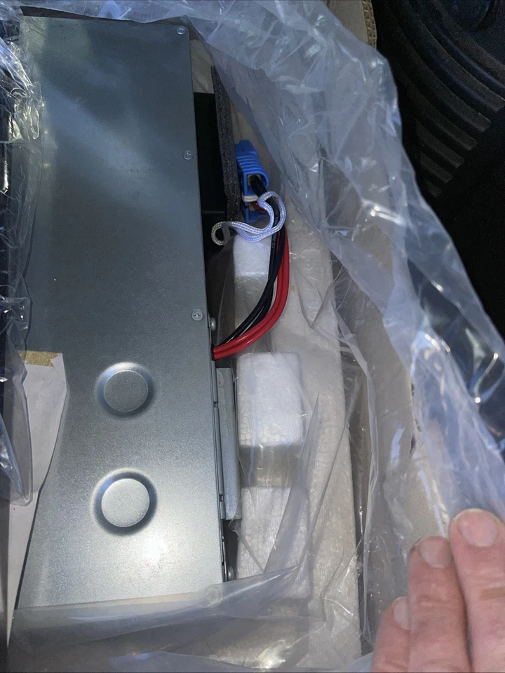 APC Smart-UPS 2200 XL 8-Outlet  SU2200RMXL3U Battery Back up Power - Image 3 of 3