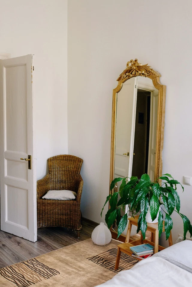 Vintage Ivory Traditional 3'0" x 5'3" Hand-Knotted Oriental Wool Area Rug - Image 2 of 4