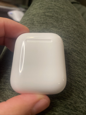 Apple AirPods 1st Generation Charging Case - White. NO AIRPODS