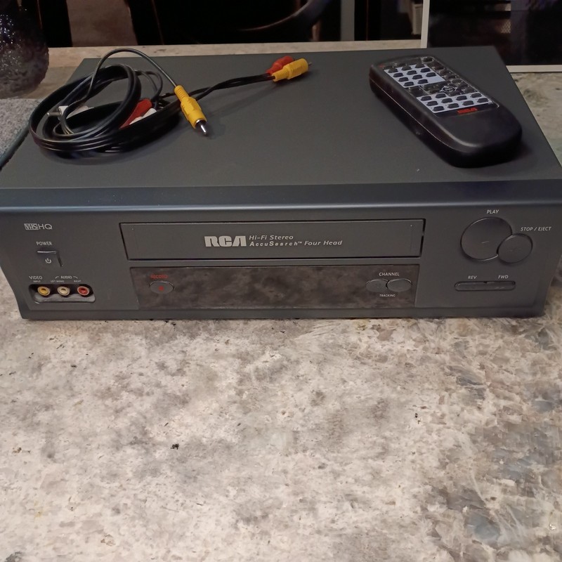 RCA VR627HF 4-Head Hi-Fi Stereo VCR Player W AccuSearch-Tested-Comes W Cords/Rem