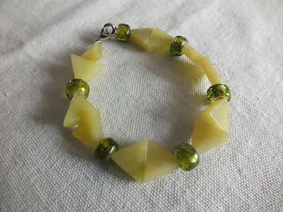 Beautiful Clasp Bracelet Silver Tone Soft Yellow Marbled Green Beads 7 1/2'' Long