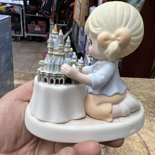 Disney Precious Moments Aschenputtel & Schloss "A World of My Own" Figur - Bild 4 von 9