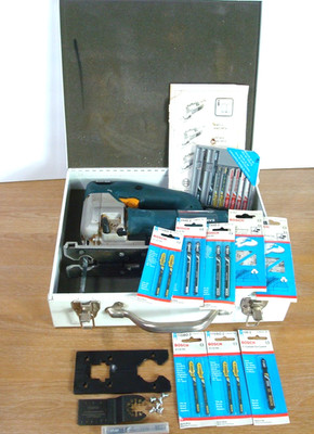 Bosch Jigsaw 1587-AVS Model w/Metal Case & 20 NEW BLADES - Works!