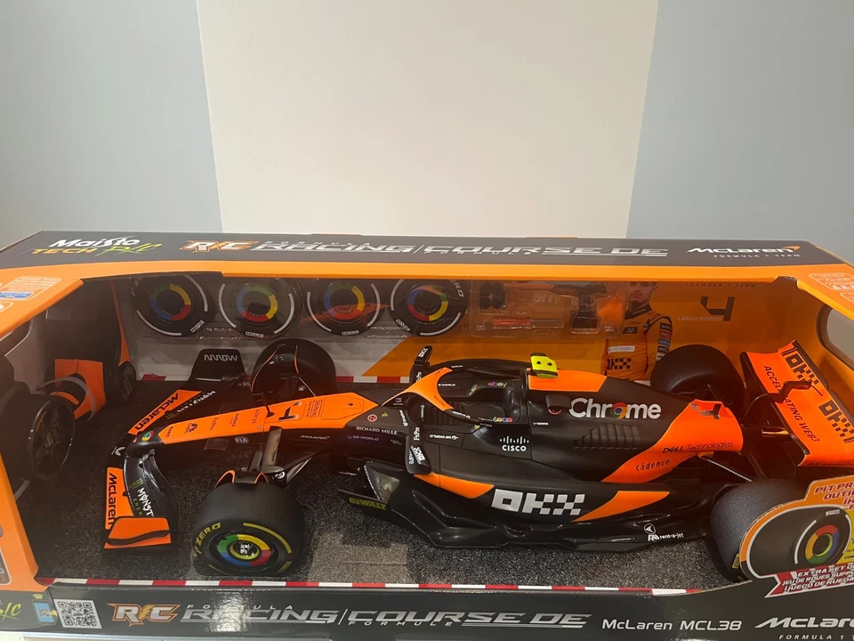 Maisto Formula 1 RC 1:10-Ferrari, McLaren, Red Bull-  Extra Wheels & Pit Tools - Image 2 of 4