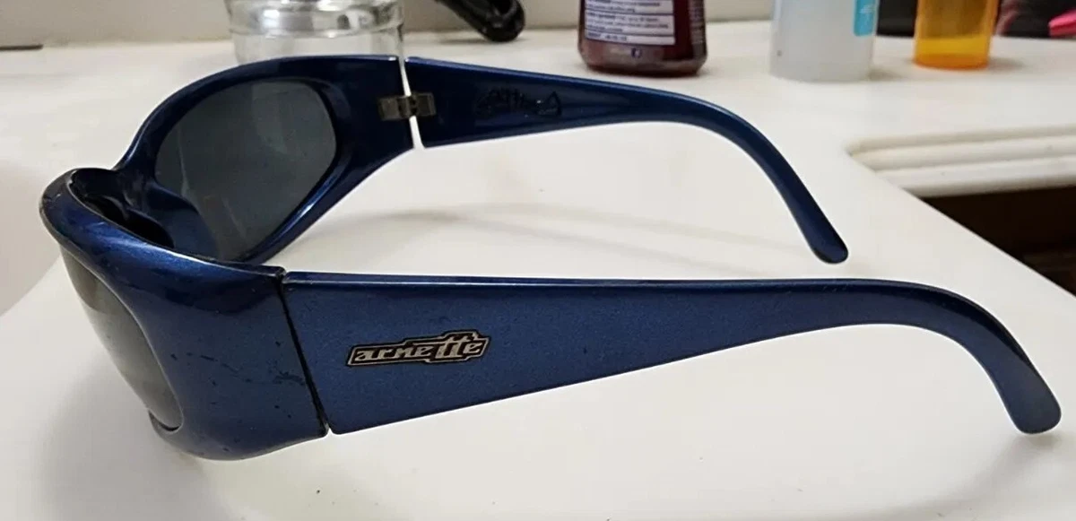 Arnette Vintage Catfish Sunglasses, Metallic Dark blue small defects on  frame