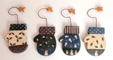 VTG Set of 4 Primitive Rustic Distressed Folk Wood Christmas Mitten Ornaments