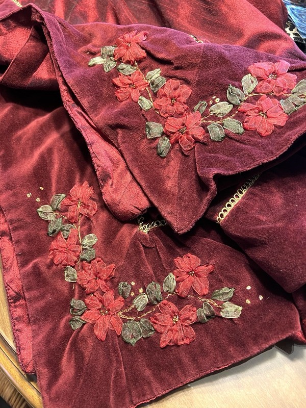 Burgundy Red Holiday Xmas Velvet Trim Embroidered Tablecloth 60”x 104” NEW