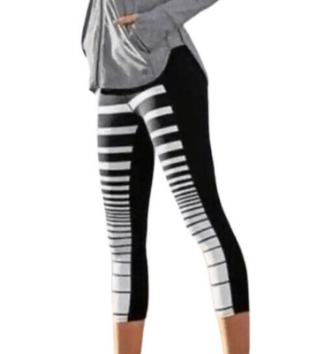 Athleta Sonar Stripe Capri Leggings Womens Small Black White Yoga Gym AS0286