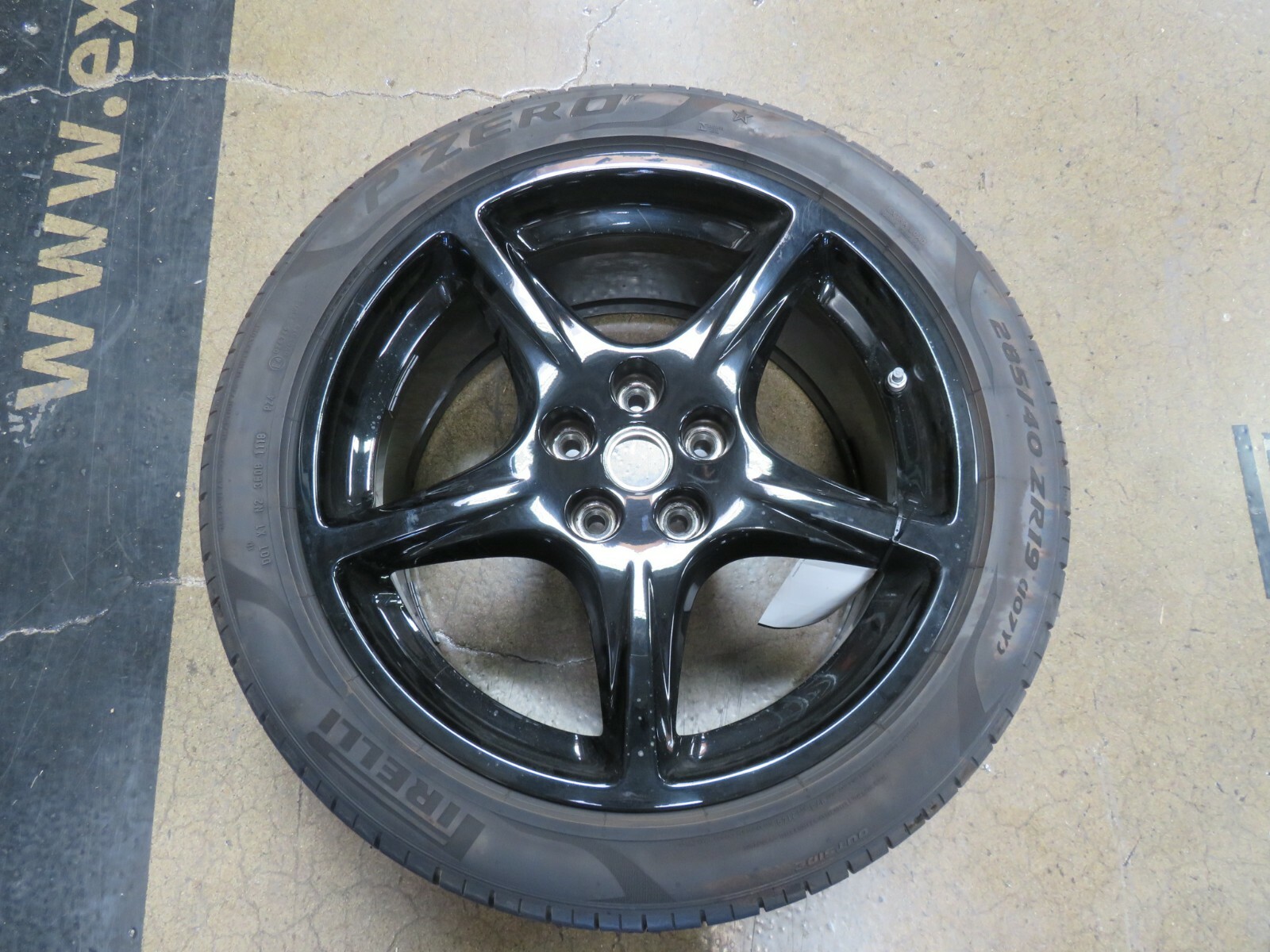 Ferrari 612 Scaglietti, Rear Wheel, Used, Black, P/N 194187