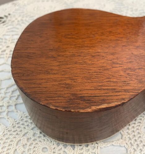 Vintage "The Gibson" Ukulele - Picture 5 of 10