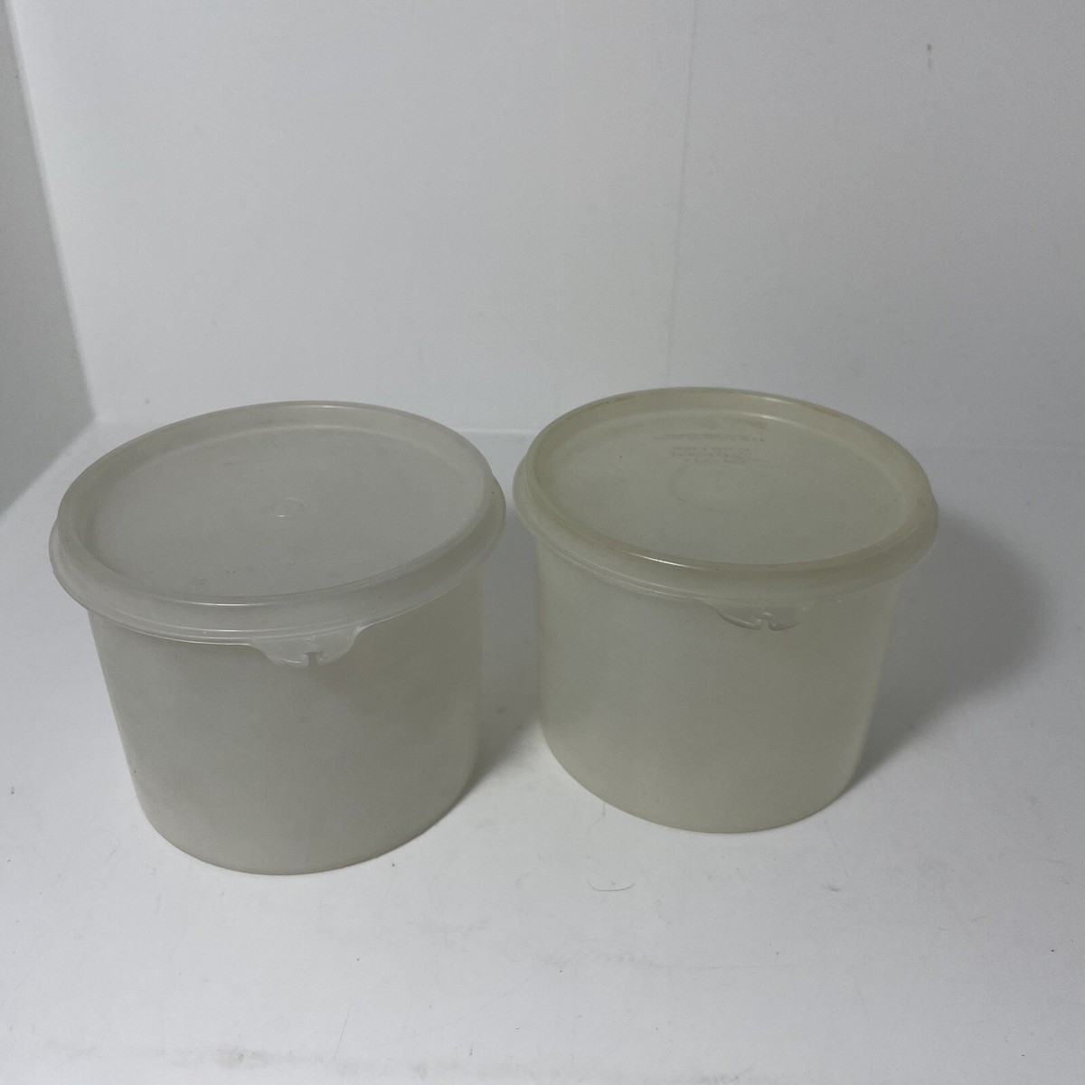 【希少品】Tupperware 7 Circle Container 2 Tupperware 250-7/9 Round Container With Lids 215-19/27 Tupper
