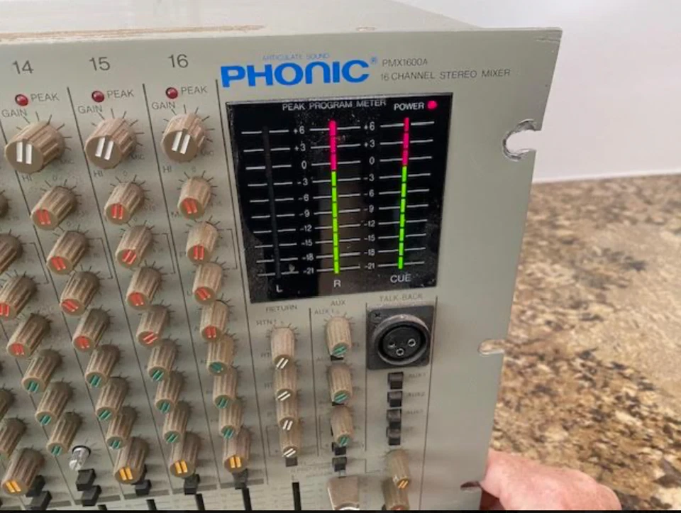 Mezclador en rack Phonic PMX 1600A 16 canales - sin probar/piezas o reparación Foto 2 de 4