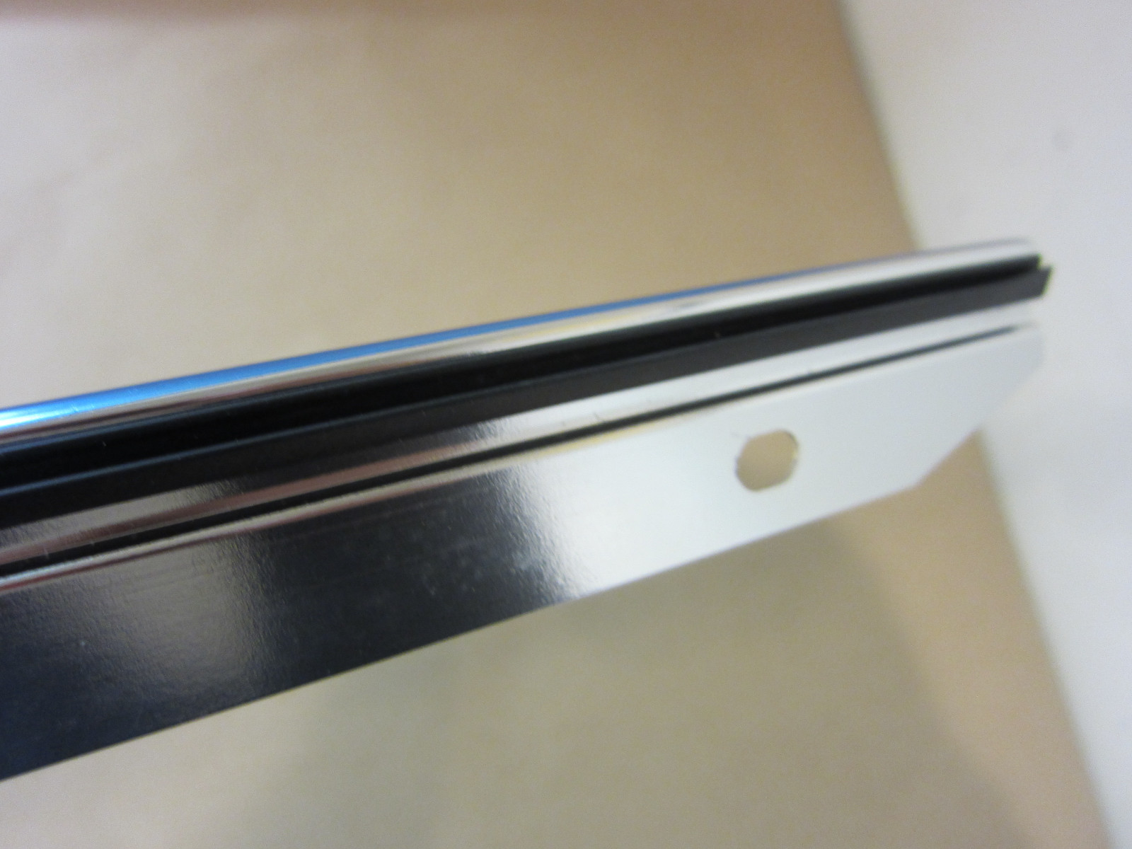 Maserati Quattroporte RH Profile Moulding . Part# 670043111