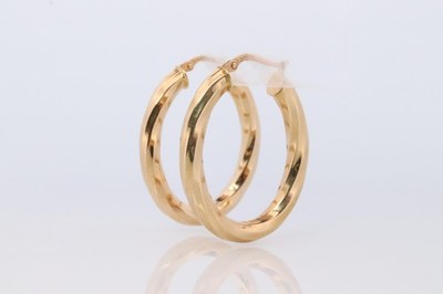 14 Karat Gold gepuffte hohle Creolen. Große ovale Creolen gedrehtes Design.