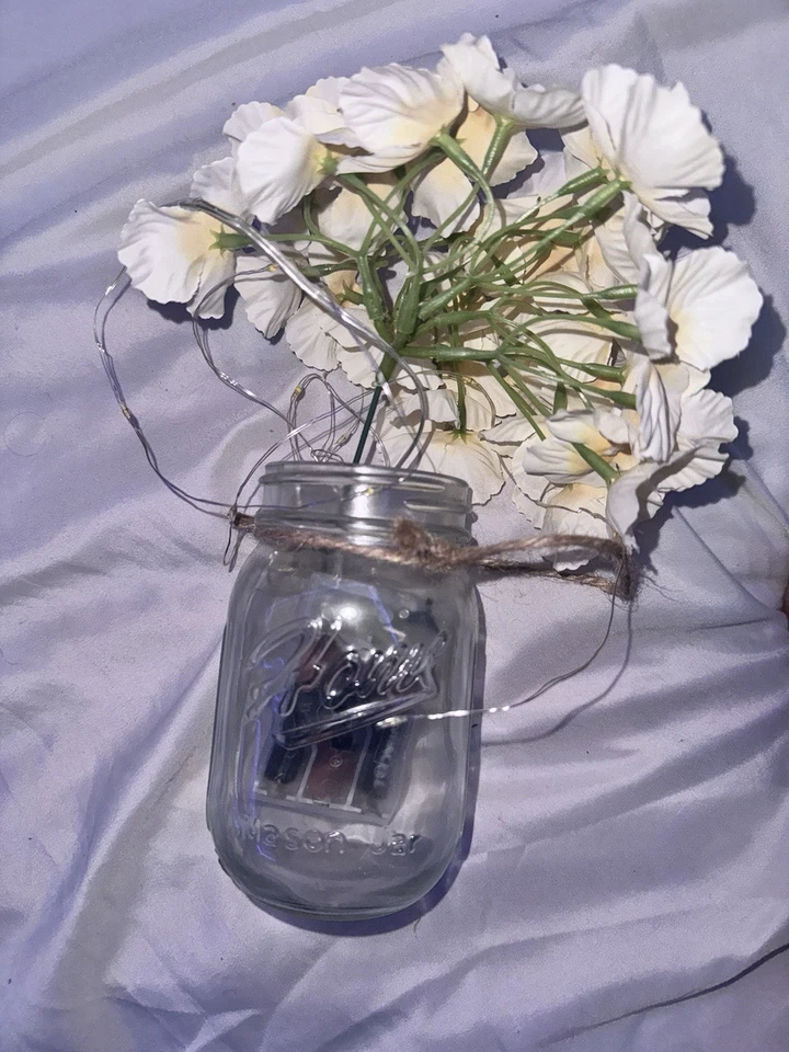 Rustic Farmhouse Mason Jar 壁灯带人造花 🌸 — 第 4/4 张图片