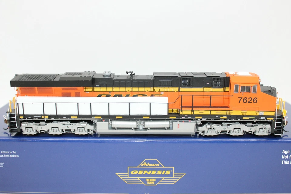 Athearn Genesis HO Scale BNSF GE ES44DC Diesel Locomotive #7626 LED DCC Ready - Image 2 of 4