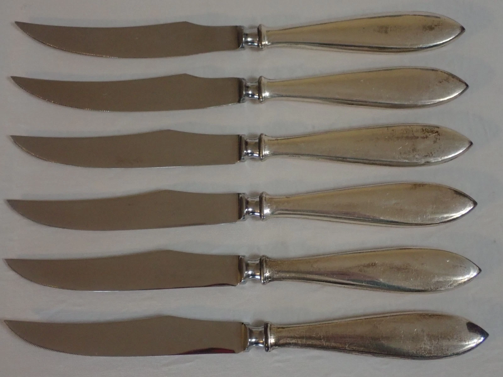 SHEFFIELD STERLING SILVER HANDLE DINNER KNIVES w/ SERRATED STAINLESS STEEL BLADE