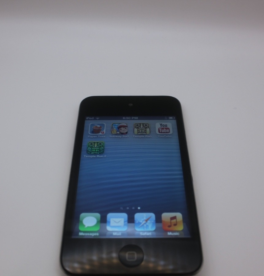 Jailbroken Apple iPod Touch 4th Generation - 8GB - Loaded With