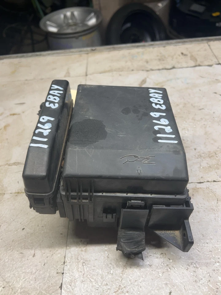 Conjunto de bloque de circuito de caja de relé de fusibles de motor ENDEAVOR 2001-12 ECLIPSE 2004-2011 Foto 4 de 4