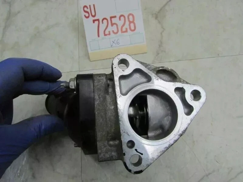 Carcasa termostato XD 2008 2014 Scion cubierta de salida de refrigerante de agua OEM Foto 3 de 4