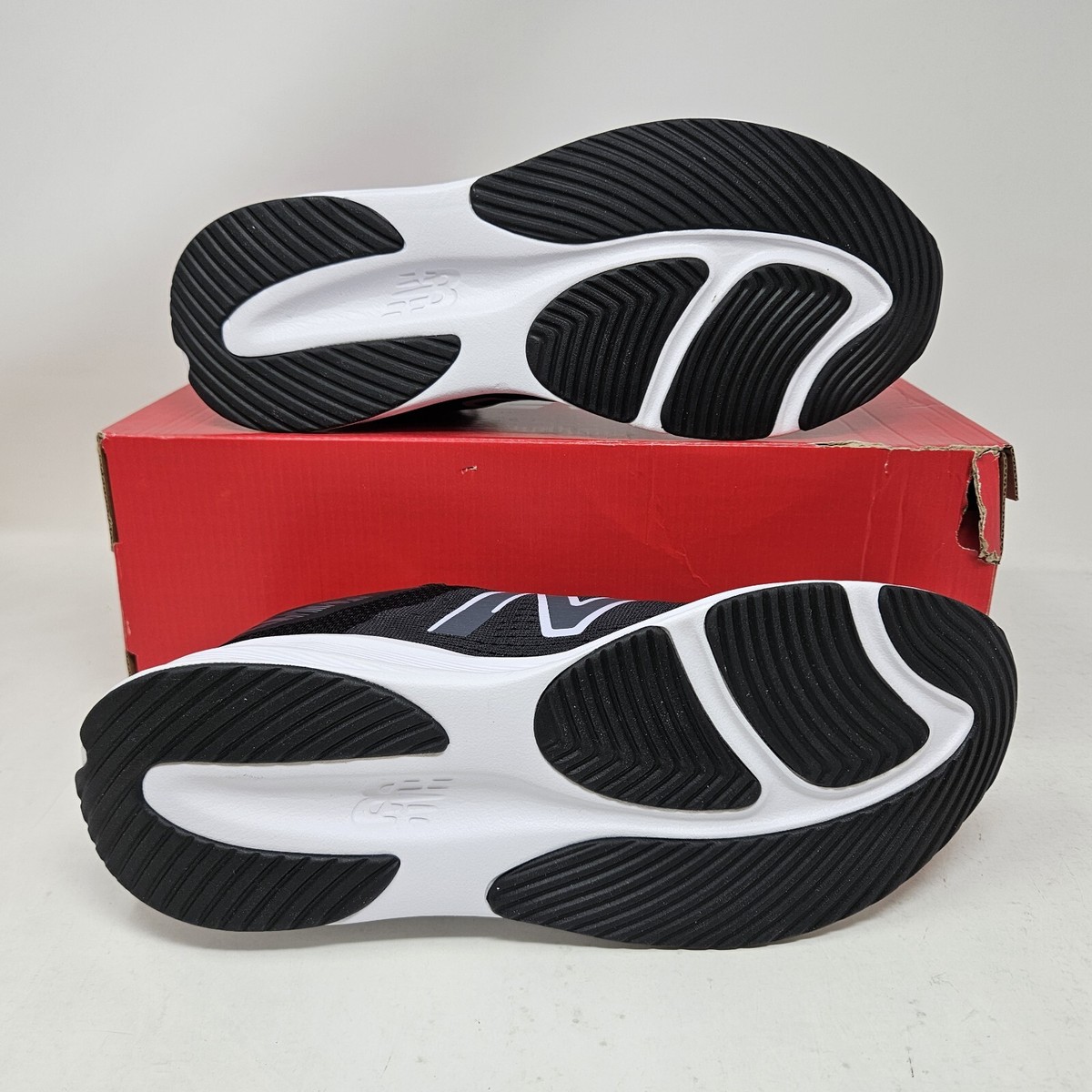 New Balance DRFT v2 Running Shoes Sneakers Men\'s Size 12D Black White MDRFTLB2 Amazon.com | New Balance Men main image 2