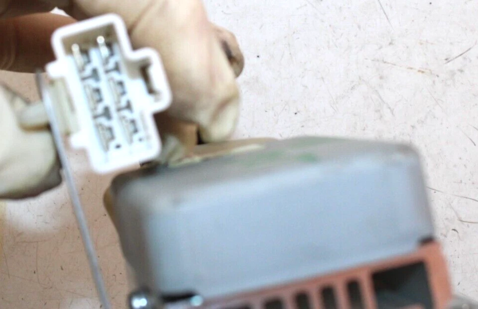 Módulo de control de bomba de combustible Subaru Forester XT STI WRX 2006-08 OEM P/N 22750AA010 Foto 4 de 4