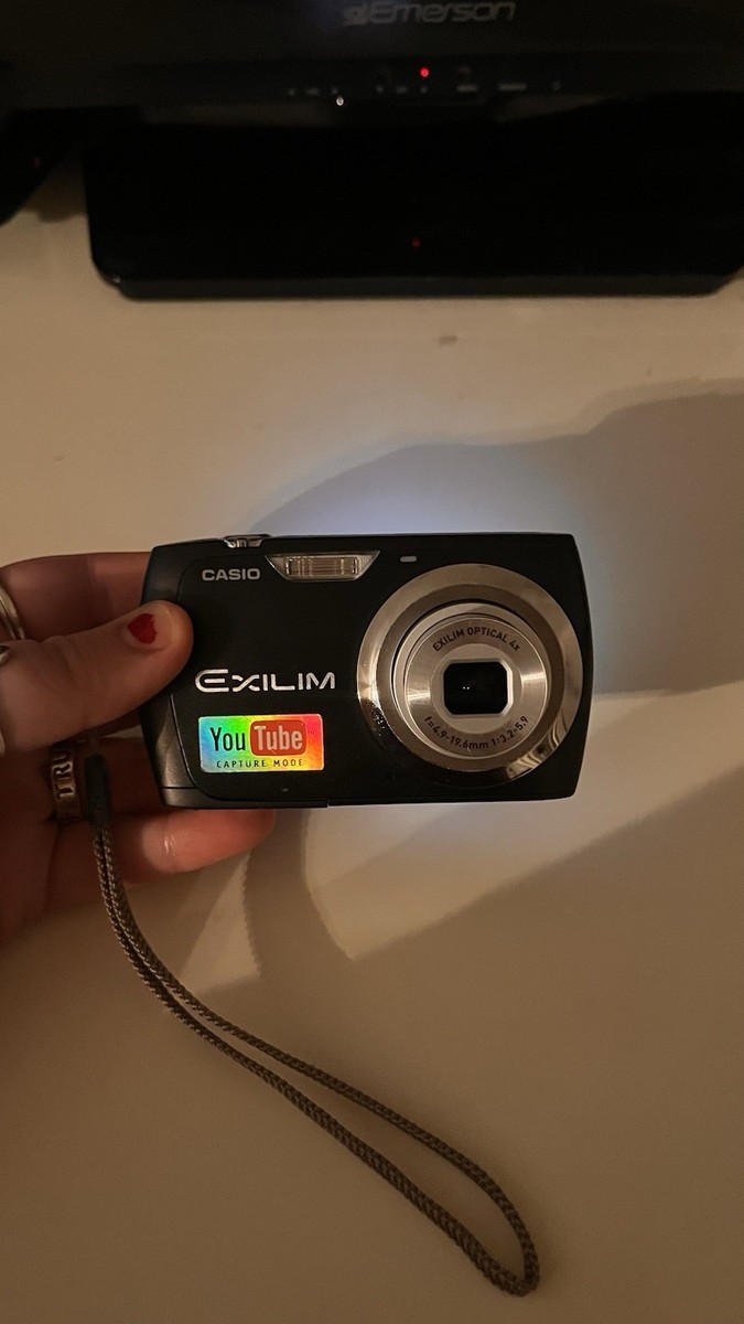 Casio Elixim Black 12.1 Megapixel Digital Camera - READ