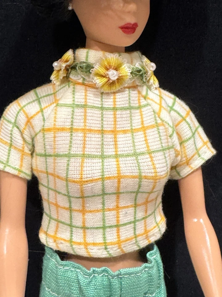 Calça Barbie estilo vintage floral verde amarela caseira sem boneca de propriedade de adultos - Imagem 4 de 4