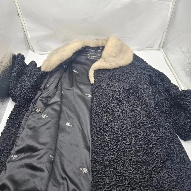 CHAQUETA ABRIGO NEGRA DE LANA DE CORDERO PERSA RIZADA DE COLECCIÓN PARA MUJER CUELLO RIZADO Foto 3 de 4