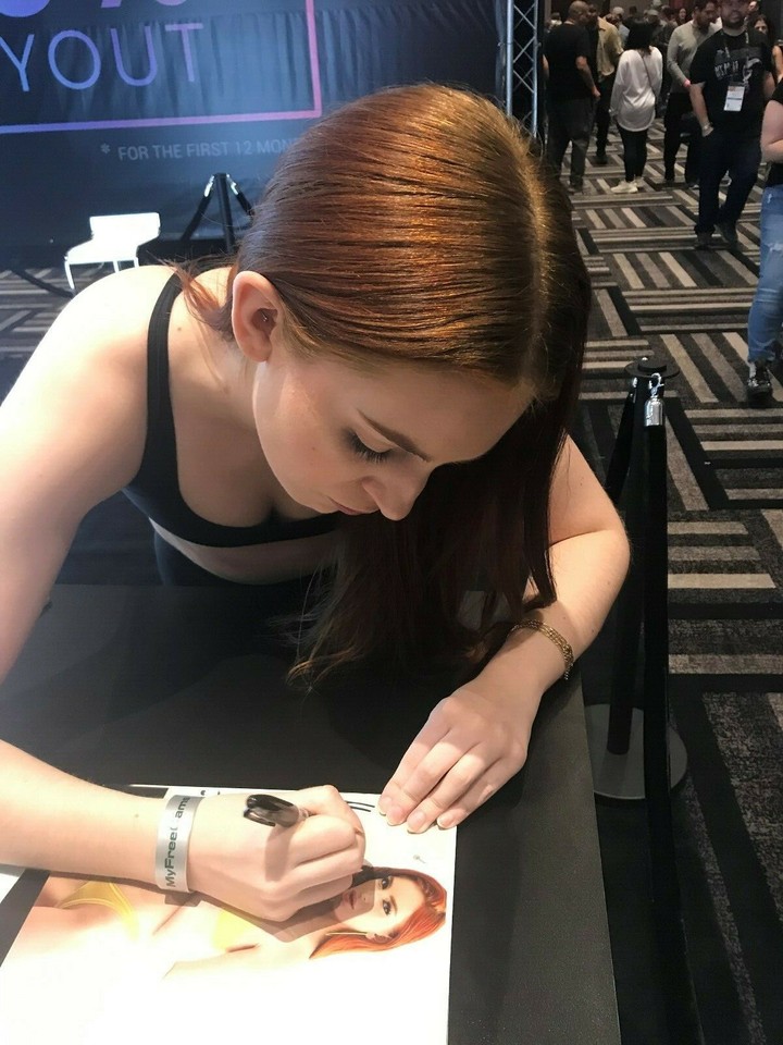 Maya Kendrick NUDE Super Sexy Cute Signed 8x10 Photo Adult Model COA