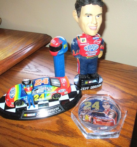 JEFF GORDON DuPont 24 Lot: 2002 Bobble Dobble Doll 7"; Pez Dispenser; 1:43 Car - Picture 2 of 18