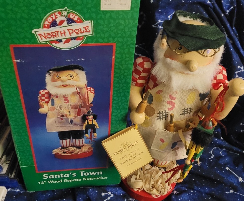 Vintage 2000 Toys R Us North Pole Santa's Town 12