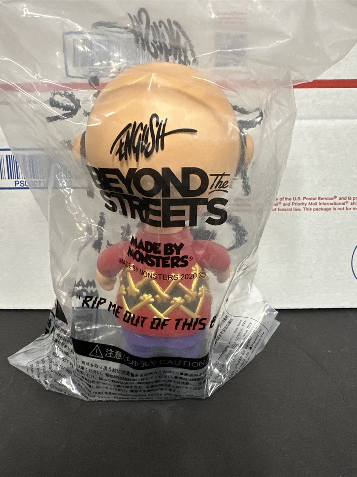 RON INGLÉS 'Máscara Charlie Grin' Más allá de las calles x Hecho por monstruos Nuevo con etiquetas Raro Foto 2 de 3