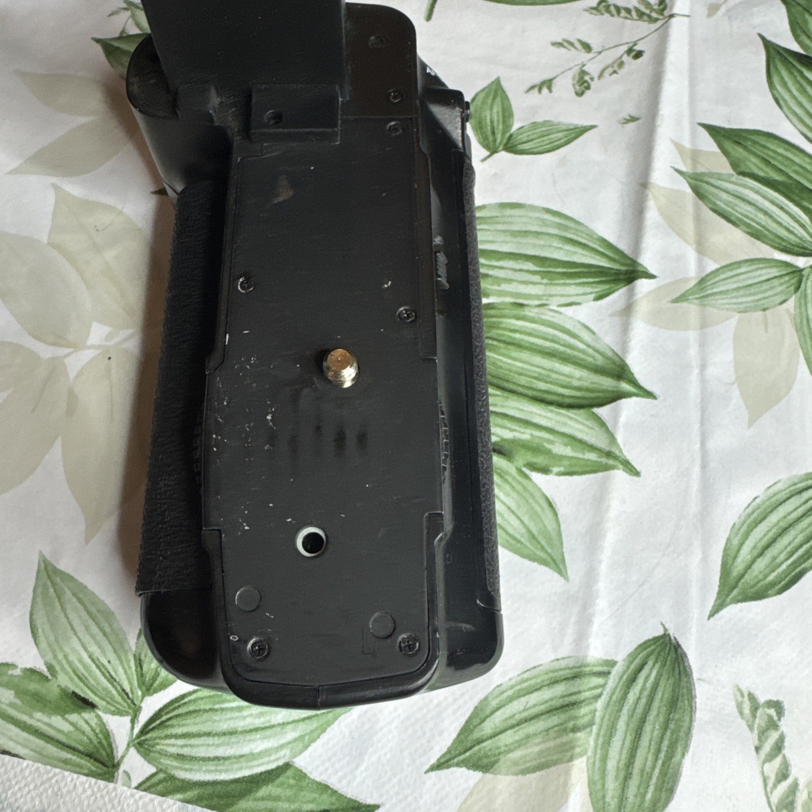 BP-5DII Battery Grip - Untested image 4
