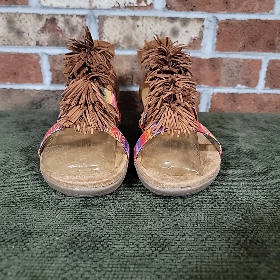 Sandalia de cuña con flecos Minnetonka Desi marrón Frisco para mujer talla 10 Gladiador Pom Pom Foto 4 de 4