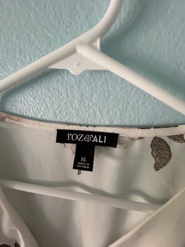 Roz & Ali blouse Woman XL White w flowers,  Long sleeves front ruffle pullover - Afbeelding 3 van 8