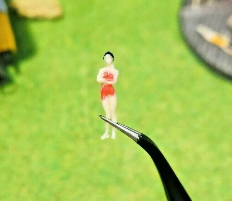 10 Stück Strand Urlaub Sommer Figuren Beach Sport Spur N 1:160 Modellbahn bemalt - Bild 3 von 4