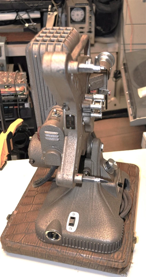 KEYSTONE MODEL K-161 BELMONT MOVIE PROJECTOR 16MM VINTAGE NEEDS MOTOR REPAIR  - Image 4 of 4
