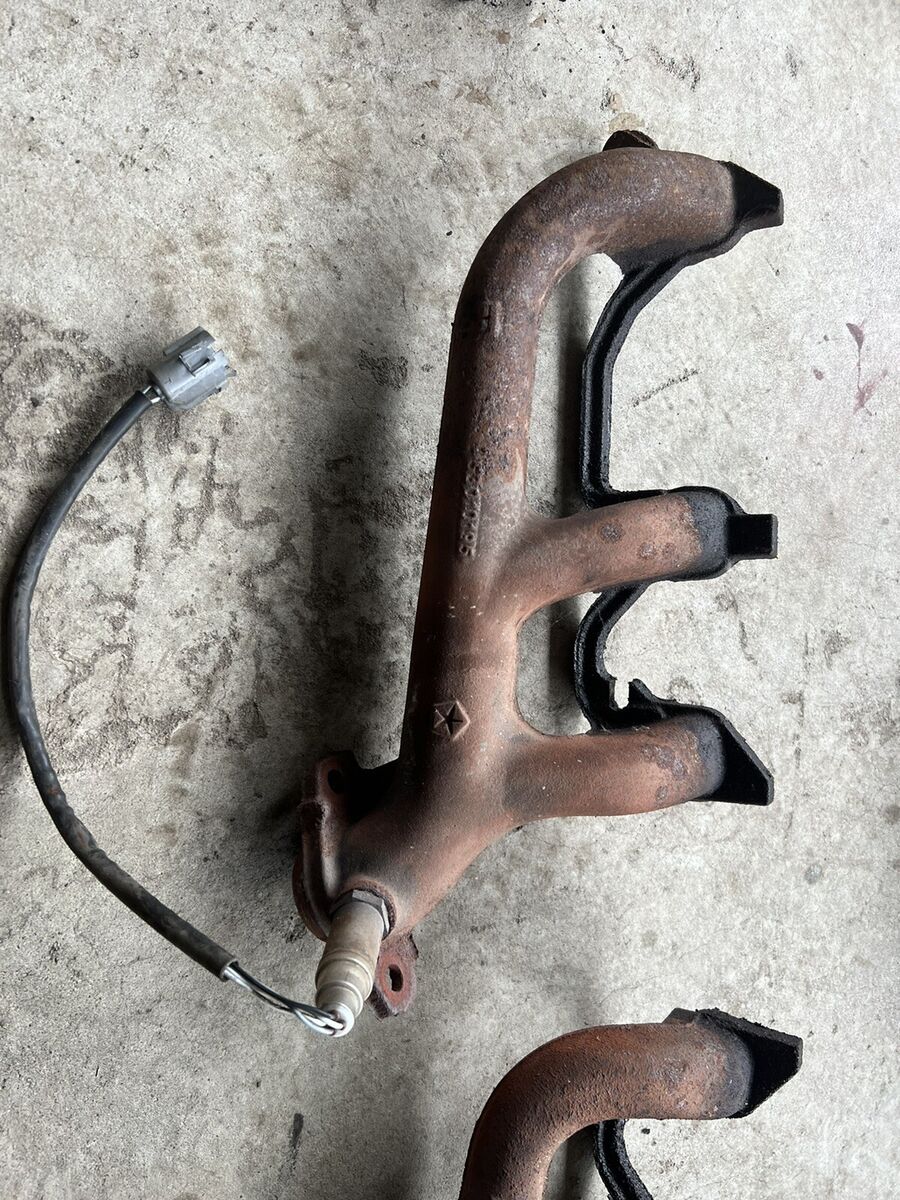 2000-2006 Jeep Wrangler TJ 4.0L OEM Front EXHAUST MANIFOLD 6 2000-2006 Jeep Wrangler TJ 4.0L OEM Front EXHAUST MANIFOLD 6