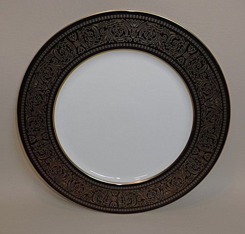 Mikasa Mount Holyoke ~ 44 Piece Dinnerware Set ~ Service for 8 + Serving Pieces - Picture 2 of 15