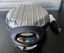 VillaWare Model 2004 Uno Classic 7'' Round Chrome Thin Waffler Maker TESTED