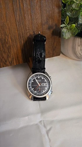 Vintage Seiko Quartz Chronograph Day Date Tachymeter Black Dial Runs