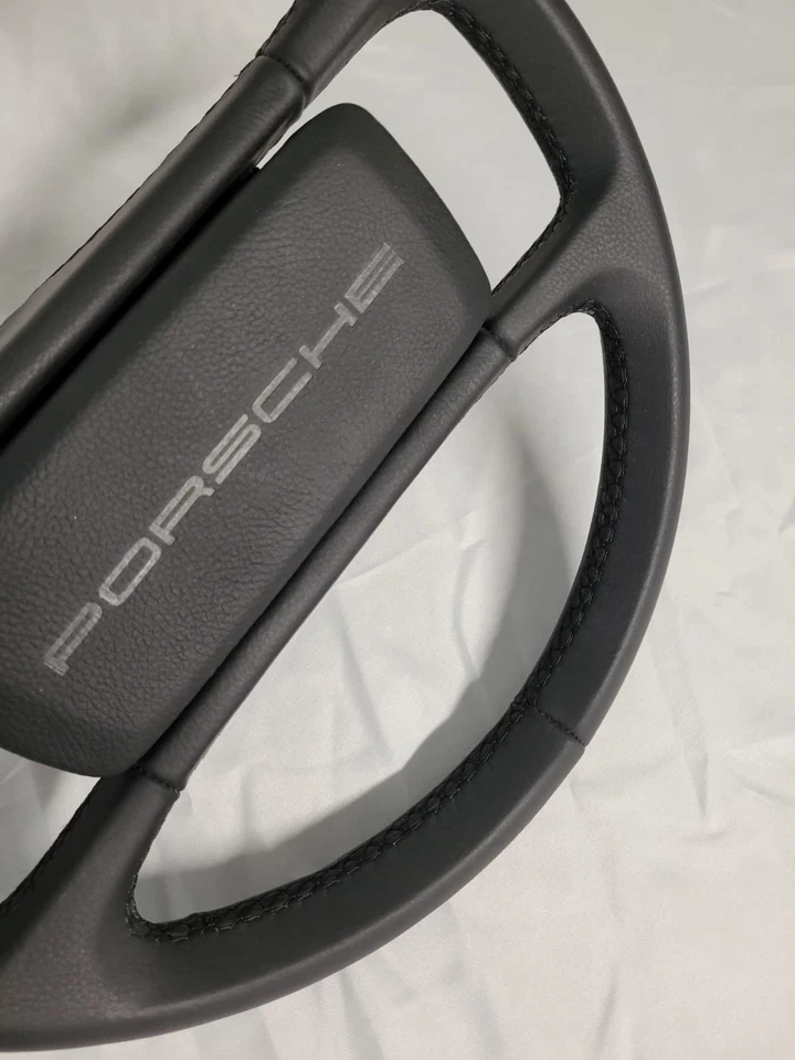 Руль Porsche 944 черный кожаный 94434708408 (05pur) с рупором подушечка - Изображение 3 из 4